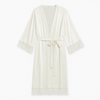 Chemise de Nuit Satinée Longue à Dentelle – Clair de Brume