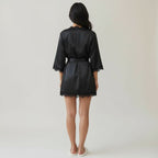 Chemise de Nuit Satinée à Dentelle – Aurore Silencieuse