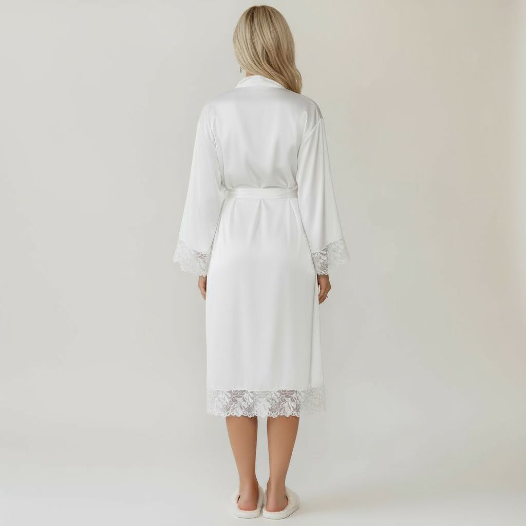 Chemise de Nuit Satinée Longue à Dentelle – Clair de Brume