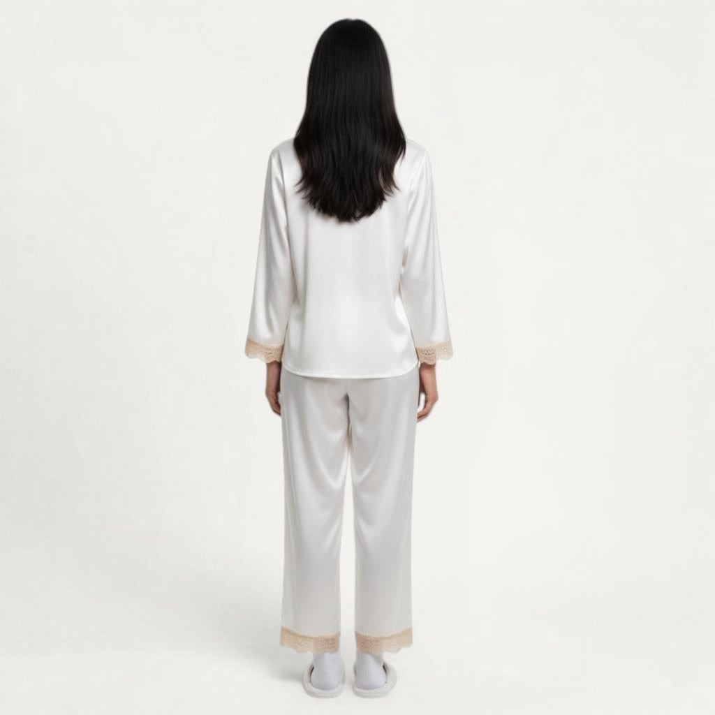 Ensemble Pyjama Satin Femme Élégant à Plumes – Élégance Nocturne