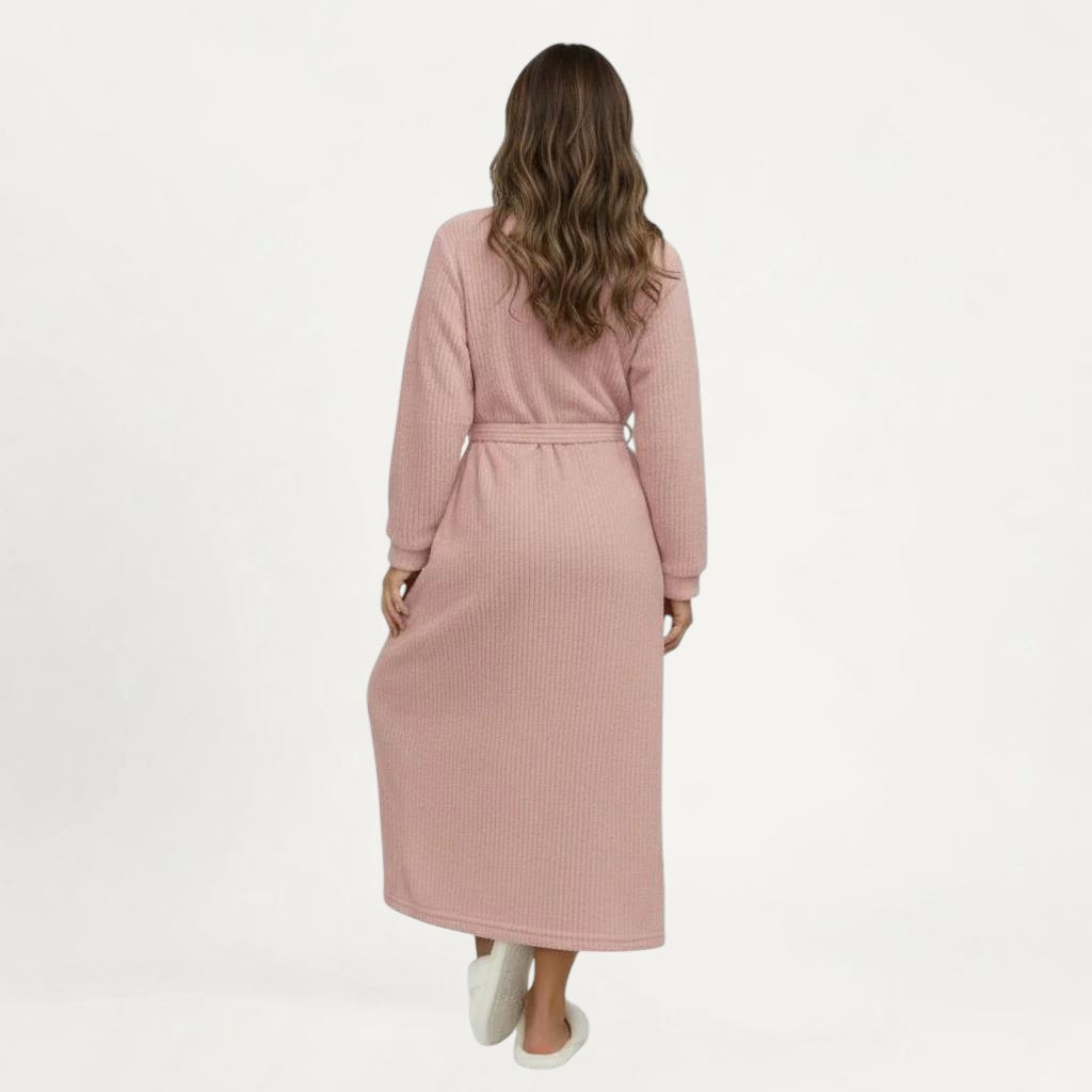 Robe de Nuit Mi Longue – Douce Élégance