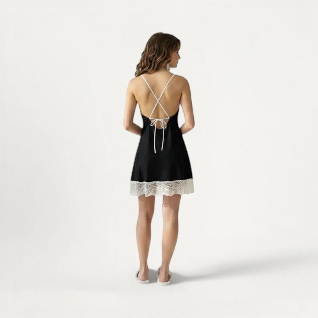 Nuisette Satin Femme à Bretelles Élégante – Lueur de Brume