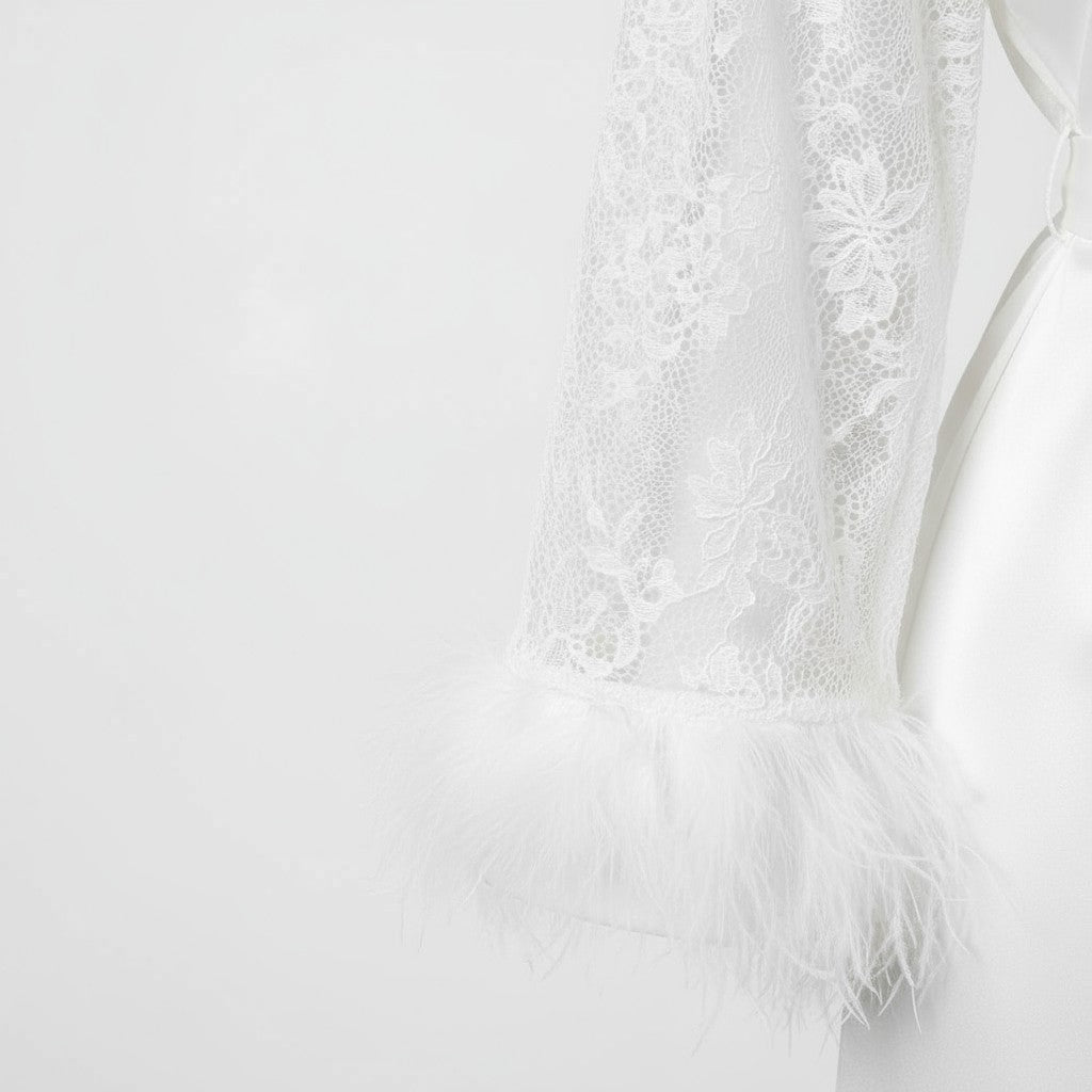 Ensemble Pyjama Satiné à Plumes – Élégance Nocturne