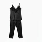 Ensemble Pyjama Satiné et Dentelle – Douce Séduction