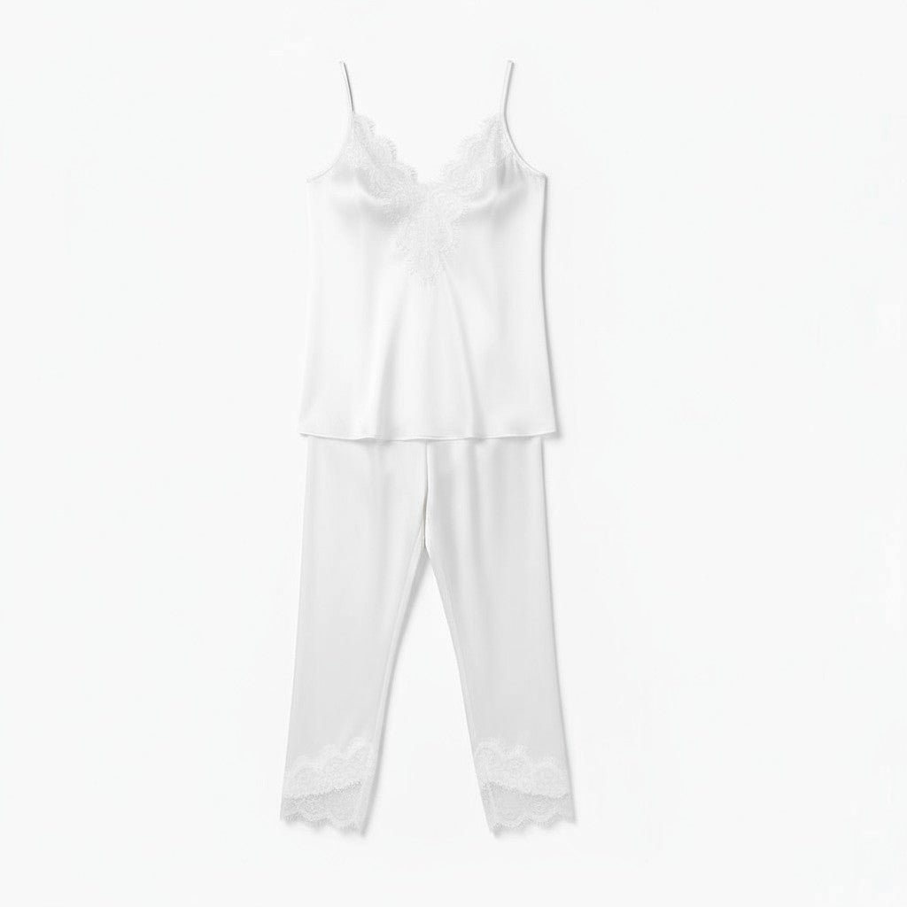 Ensemble Pyjama Satiné et Dentelle – Douce Séduction