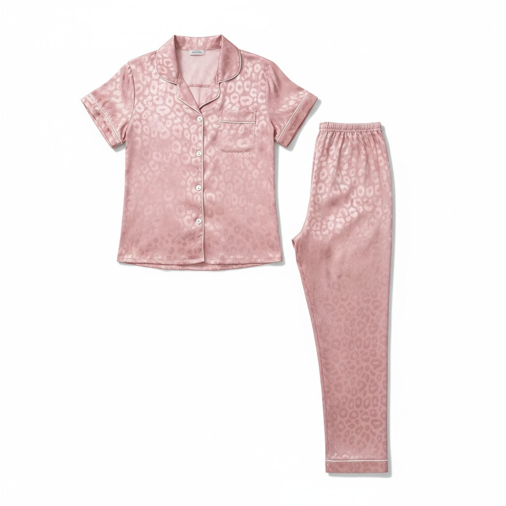 Ensemble Pyjama Satiné Imprimé Léopard – Féline Élégance