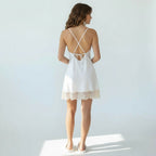 Nuisette Satinée à Bretelles – Lueur de Brume