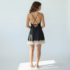 Nuisette Satinée à Bretelles – Lueur de Brume